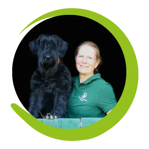 Praxisinhaberin der Tierarztpraxis Weier mit Hund